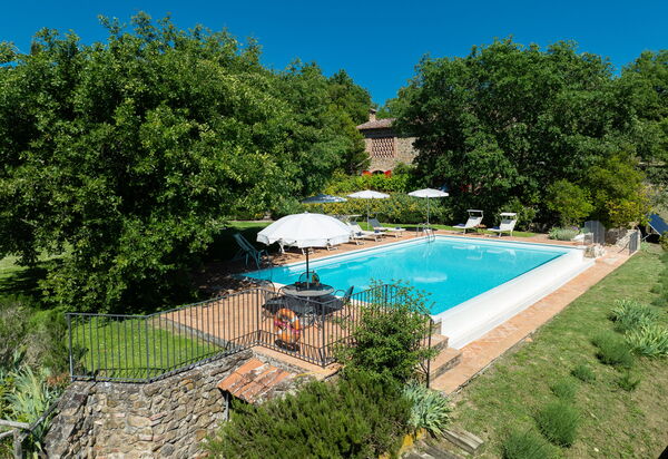 Villa Santa Barbara, Pool and Relax, Siena Countryside: Autunno, Estate, Piscina, Primavera
