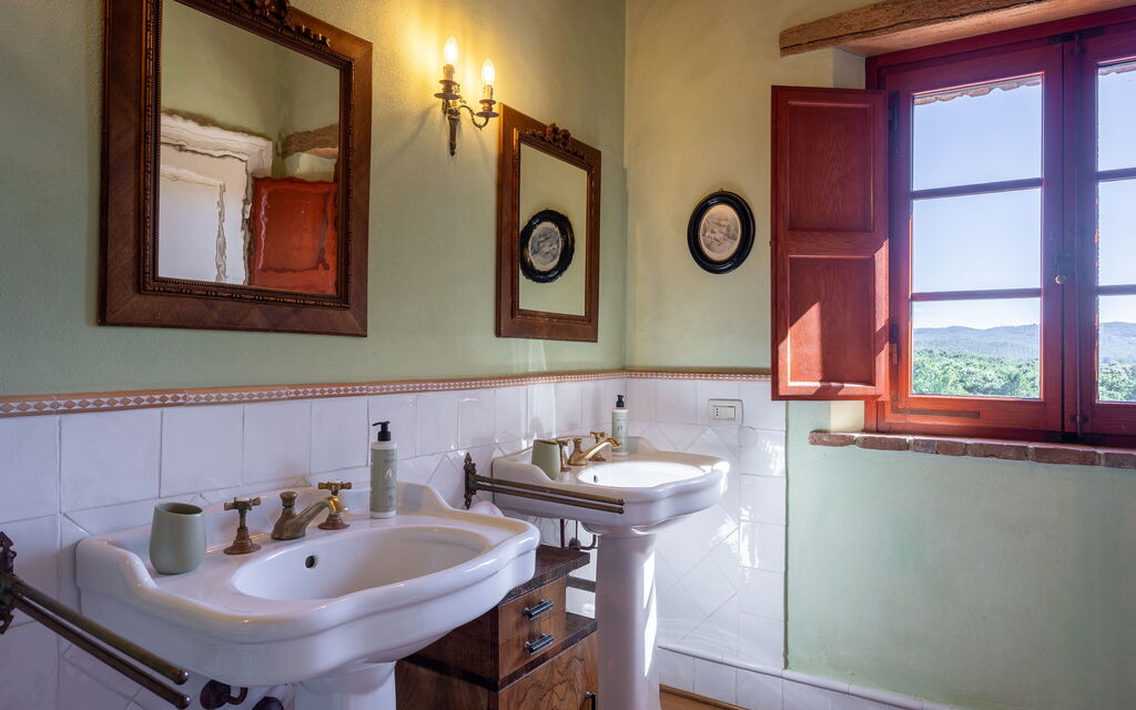 Villa Santa Barbara: Autunno, Bagno, Estate, Primavera