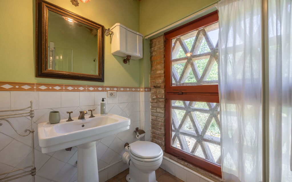Villa Santa Barbara: Autumn, Bathroom, Bedroom, Spring, Summer