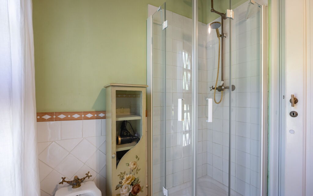 Villa Santa Barbara: Autumn, Bathroom, Spring, Summer