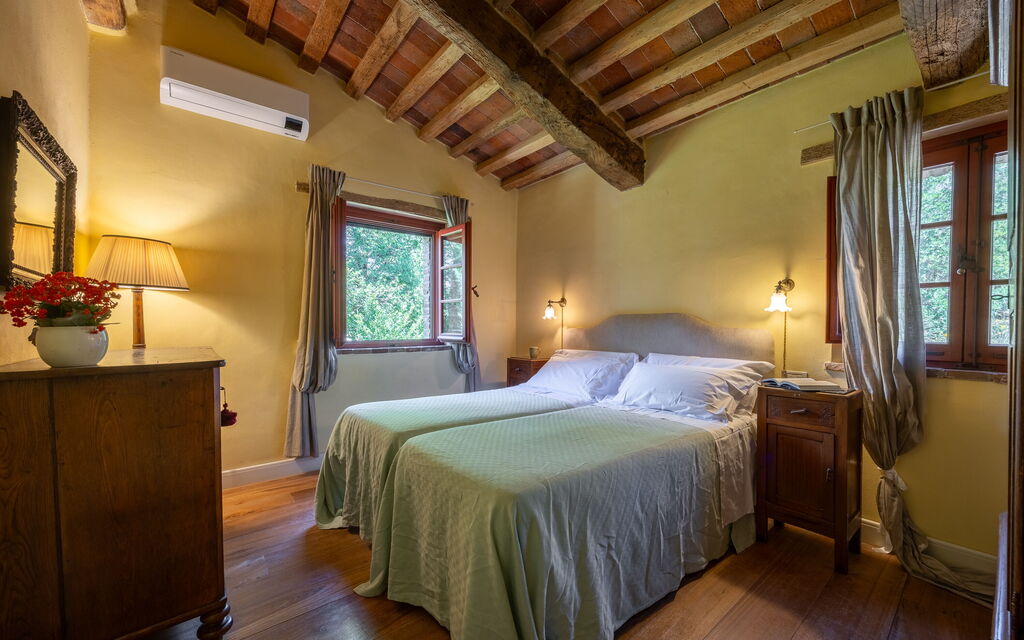 Villa Santa Barbara: Autumn, Bedroom, Spring, Summer