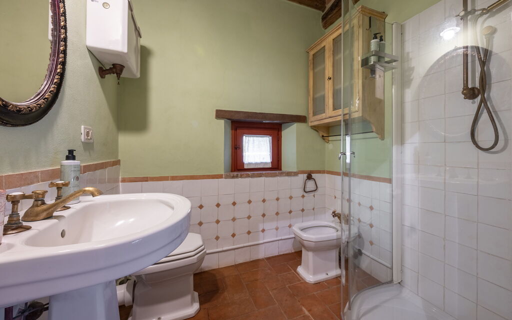 Villa Santa Barbara: Autumn, Bathroom, Spring, Summer
