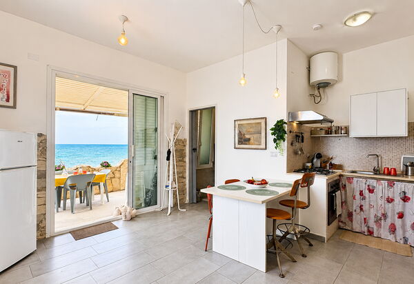 La Casa in Riva al Mare: Autumn, Dining Room, Kitchen, Spring, Summer