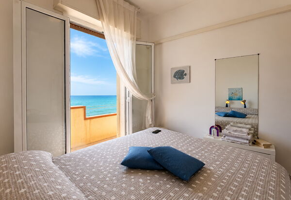 La Casa in Riva al Mare: Autumn, Bedroom, Spring, Summer
