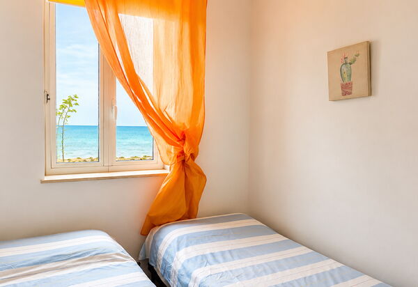 La Casa in Riva al Mare: Autumn, Bedroom, Spring, Summer