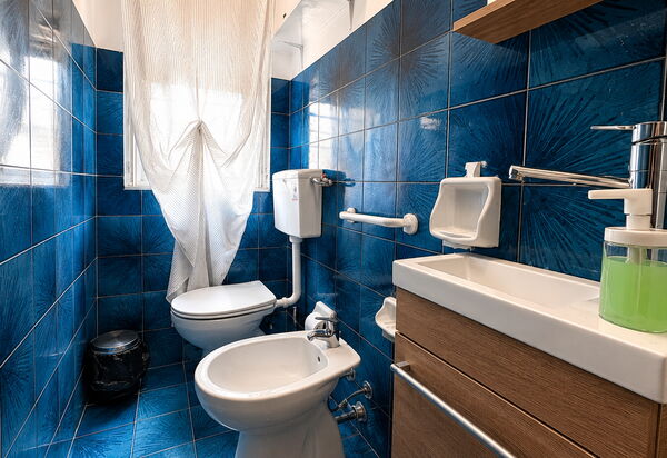 La Casa in Riva al Mare: Autumn, Bathroom, Spring, Summer