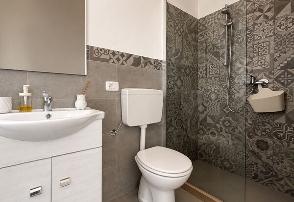 La Casa in Riva al Mare: Autumn, Bathroom, Spring, Summer