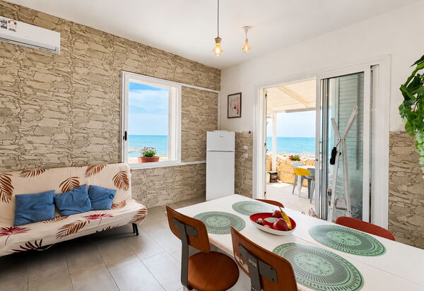 La Casa in Riva al Mare: Autumn, Dining Room, Kitchen, Spring, Summer