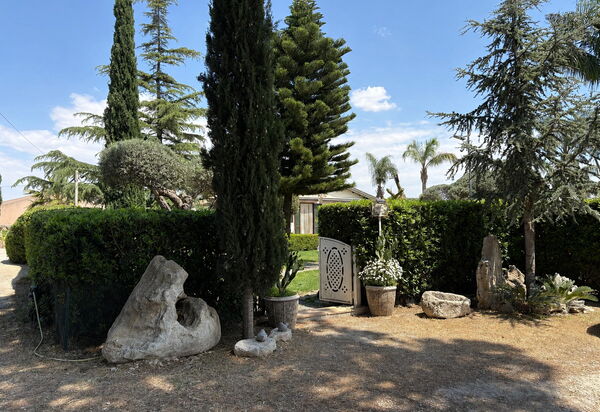 Villa Simona: Autumn, Garden, Main Entrance, Spring, Summer
