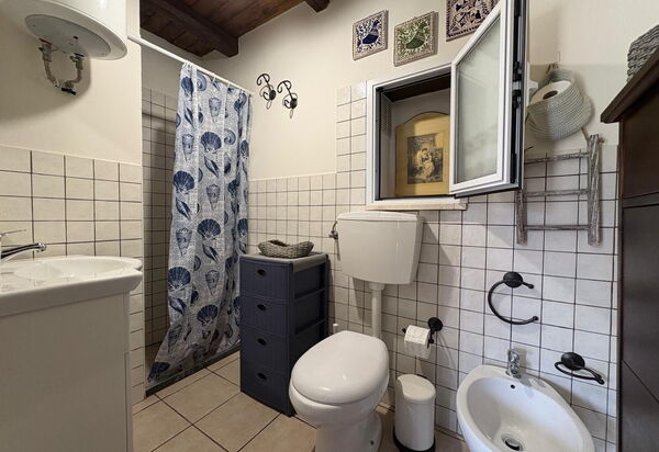Villa Simona: Autumn, Bathroom, Spring, Summer