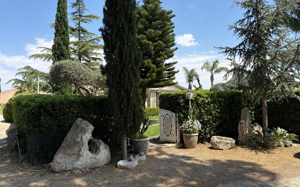 Villa Simona: Autumn, Garden, Main Entrance, Spring, Summer