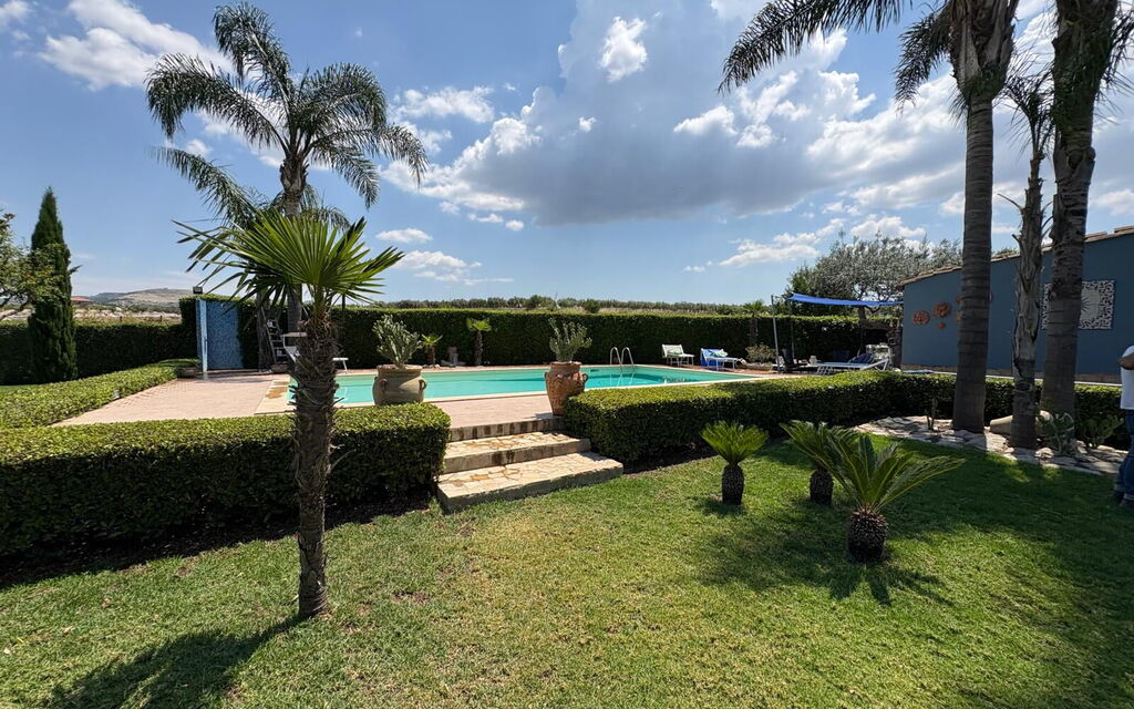 Villa Simona: Autumn, Balcony / Terrace / Patio, Garden, Pool, Spring, Summer