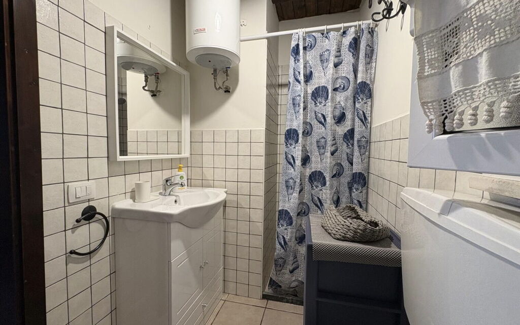 Villa Simona: Autumn, Bathroom, Spring, Summer