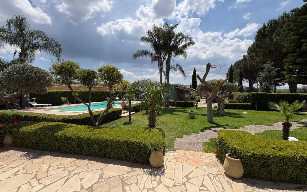 Villa Simona: Autumn, Balcony / Terrace / Patio, Garden, Pool, Spring, Summer