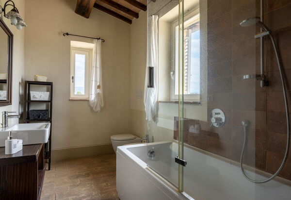 Il Casale al Colle: Autumn, Bathroom, Spring, Summer