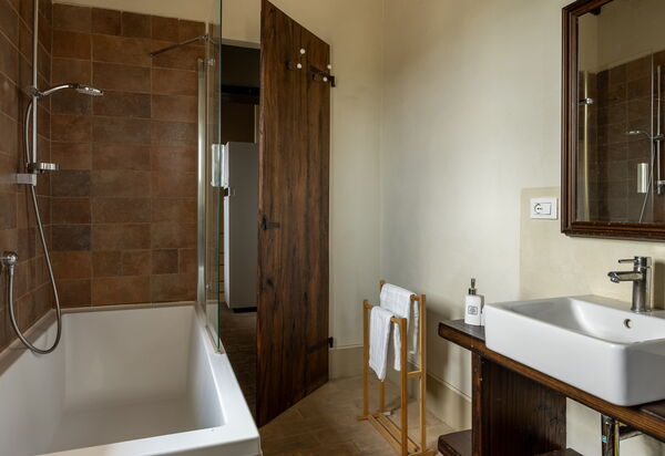 Il Casale al Colle: Autumn, Bathroom, Spring, Summer