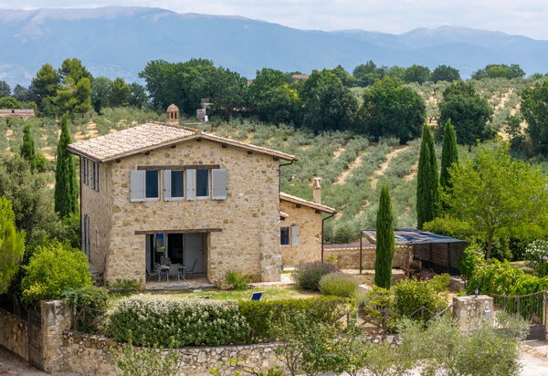Il Casale al Colle: Autumn, Building Exterior, Spring, Summer