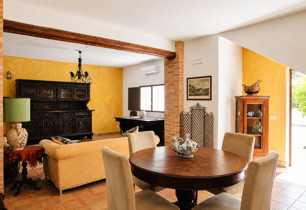 Casa Goel: Autumn, Dining Room, Living Room, Spring, Summer
