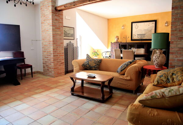 Casa Goel: Autumn, Living Room, Spring, Summer