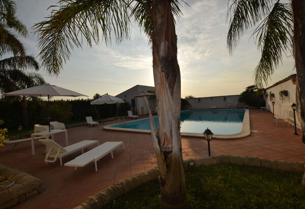 Villa Cigno Reale: Autumn, Garden, Pool, Spring, Summer