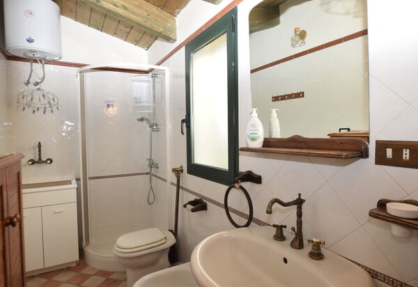 Villa Cigno Reale: Autumn, Bathroom, Spring, Summer