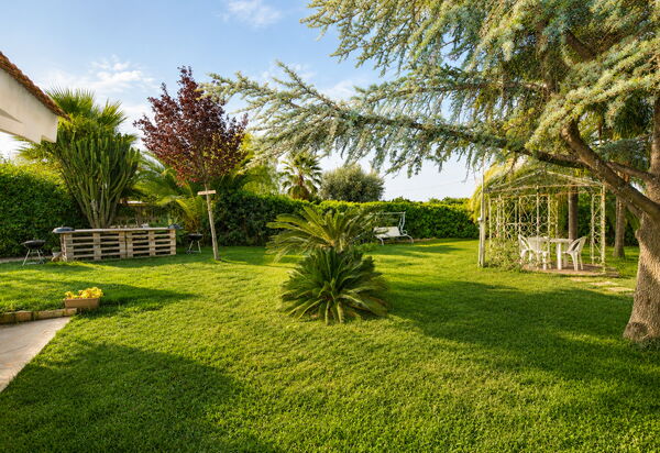 Il Cigno Reale Green: Autumn, Garden, Spring, Summer