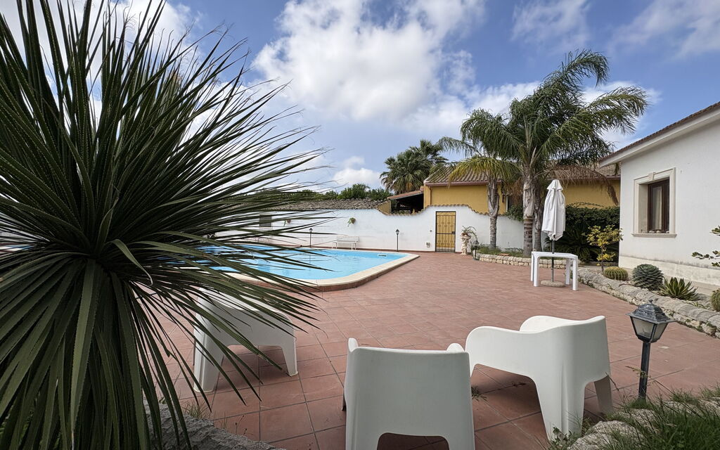 Villa Cigno Reale: Autumn, Balcony / Terrace / Patio, Garden, Pool, Spring, Summer