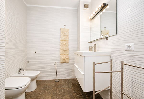 La Casa di Luigi: Autumn, Bathroom, Spring, Summer