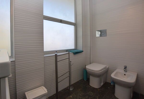 La Casa di Luigi: Autumn, Bathroom, Spring, Summer