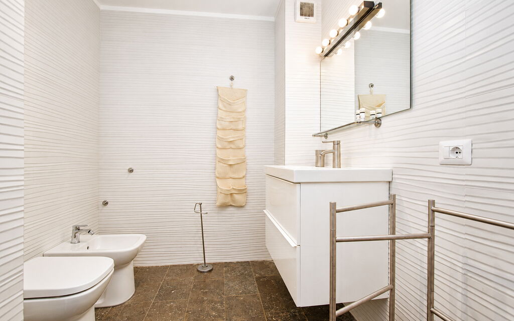 La Casa di Luigi: Autumn, Bathroom, Spring, Summer