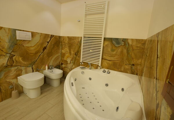 Villa Monaco: Autunno, Bagno, Estate, Primavera