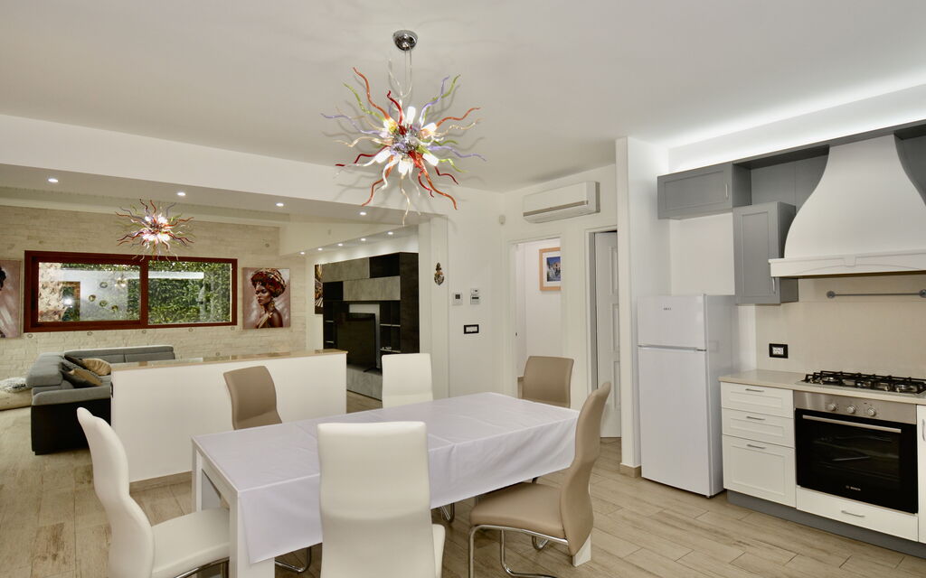 Villa Monaco: Autumn, Kitchen, Living Room, Spring, Summer