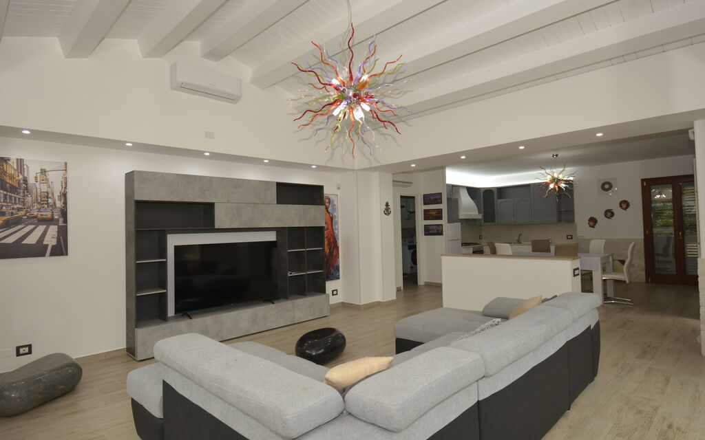 Villa Monaco: Autumn, Kitchen, Living Room, Spring, Summer