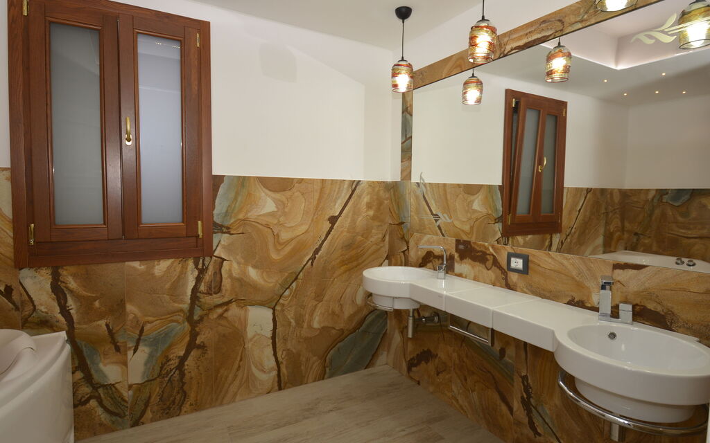 Villa Monaco: Autumn, Bathroom, Spring, Summer
