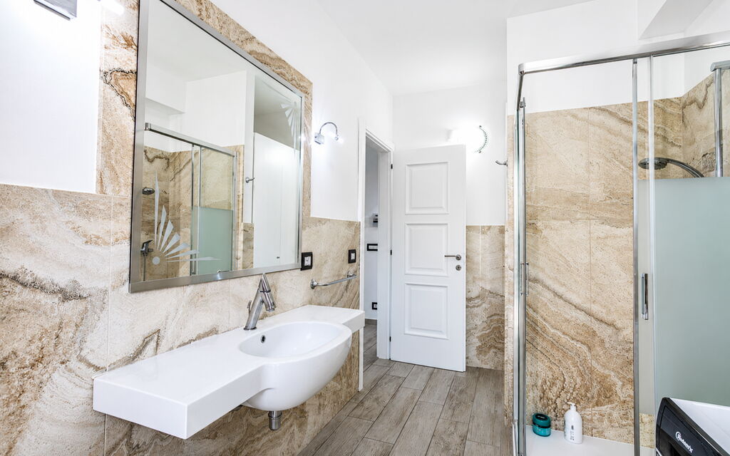 Villa Monaco: Bathroom