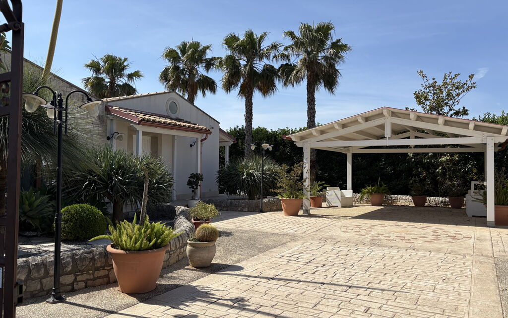 Villa Monaco: Autumn, Balcony / Terrace / Patio, Garden, Spring, Summer