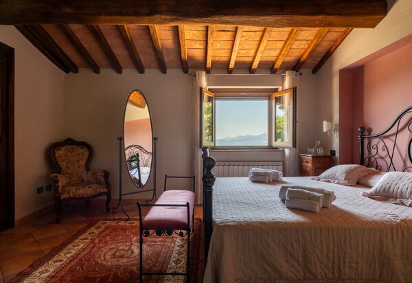 Villa Daluma, Private Pool in Todi: Autunno, Camera da letto, Estate, Primavera