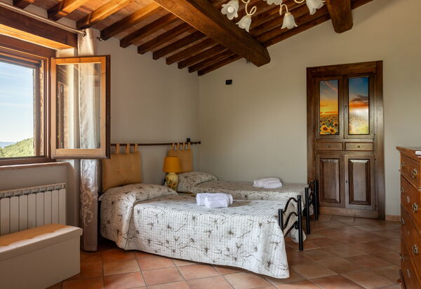 Villa Daluma, Private Pool in Todi: Autunno, Camera da letto, Estate, Primavera