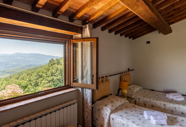 Villa Daluma, Private Pool in Todi: Autunno, Camera da letto, Estate, Primavera