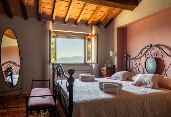 Villa Daluma, Private Pool in Todi: Autunno, Camera da letto, Estate, Primavera