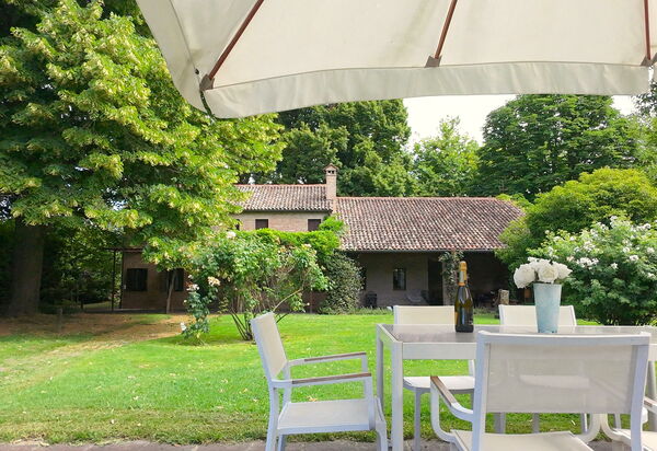 Villa Dorina: Autumn, Garden, Spring, Summer