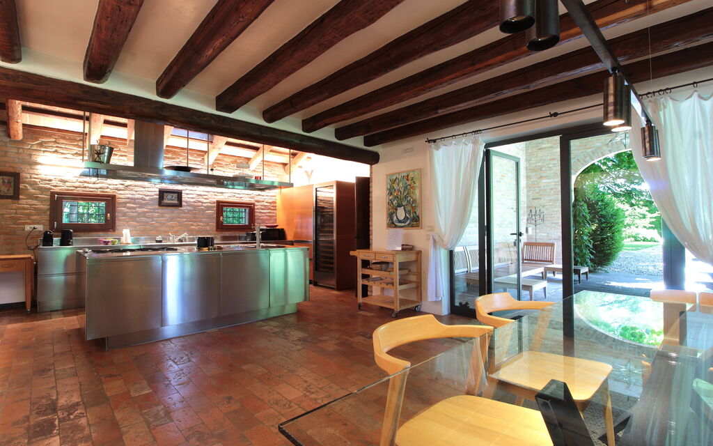 Villa Dorina: Autunno, Cucina, Estate, Inverno, Primavera, Sala da pranzo
