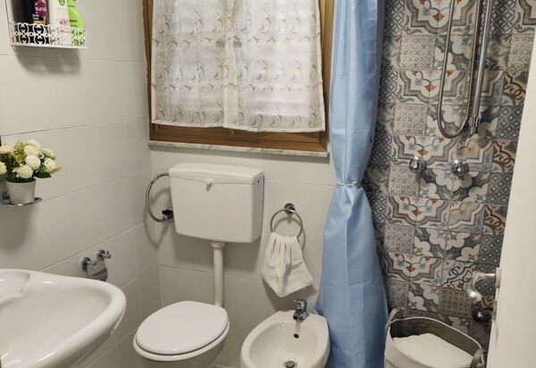 Villa Gloria: Autumn, Bathroom, Spring, Summer