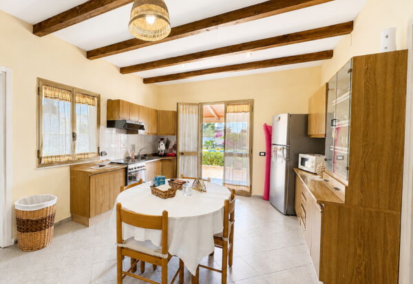Villa Gloria: Autumn, Kitchen, Living Room, Spring, Summer