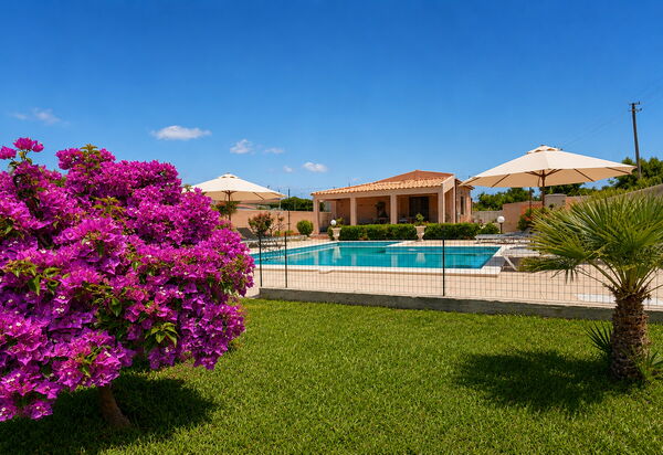 Villa Gloria: Autumn, Pool, Spring, Summer