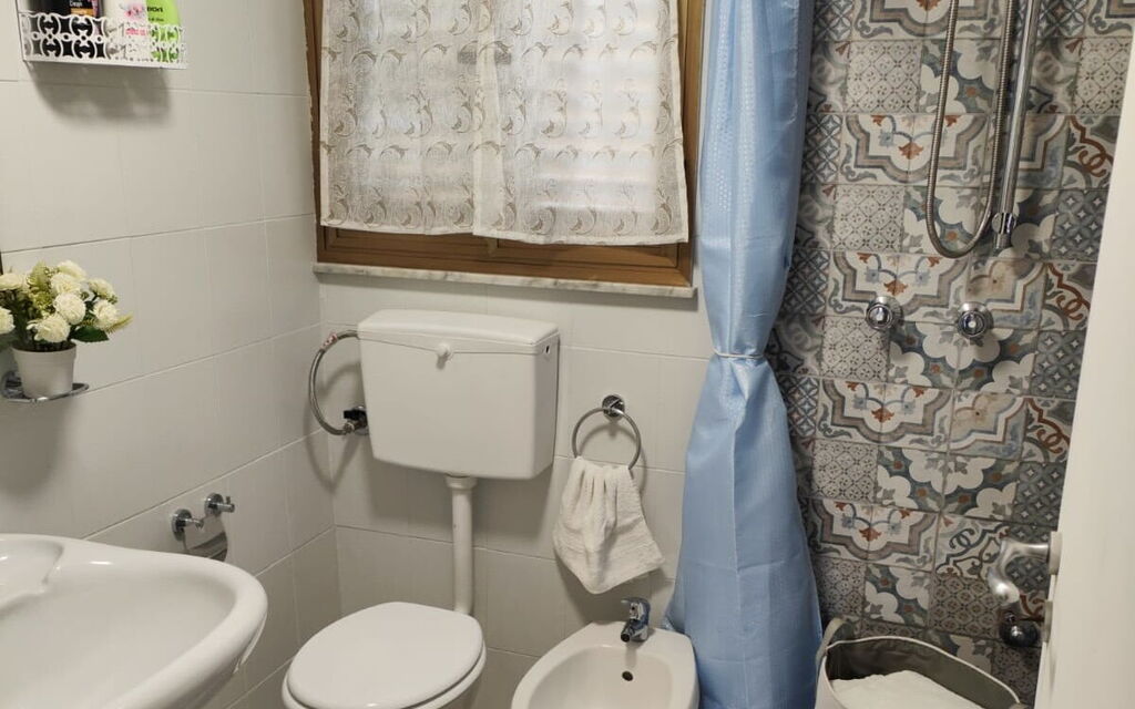 Villa Gloria: Autumn, Bathroom, Spring, Summer