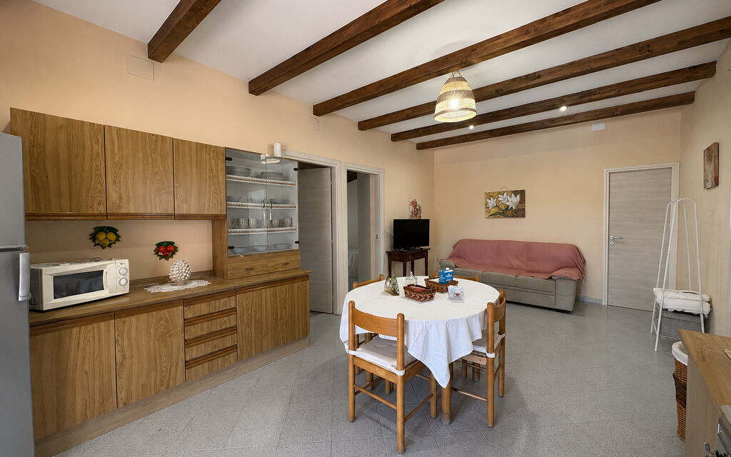 Villa Gloria: Autumn, Kitchen, Living Room, Spring, Summer