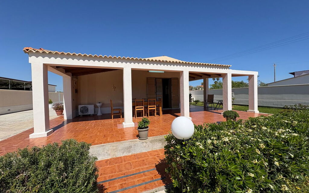 Villa Gloria: Autumn, Balcony / Terrace / Patio, Main Entrance, Spring, Summer