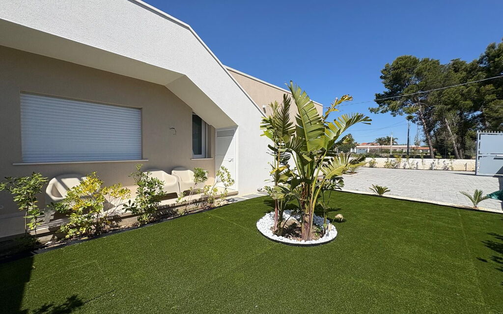 Villa Marzia - Augusta: Autumn, Balcony / Terrace / Patio, Garden, Spring, Summer