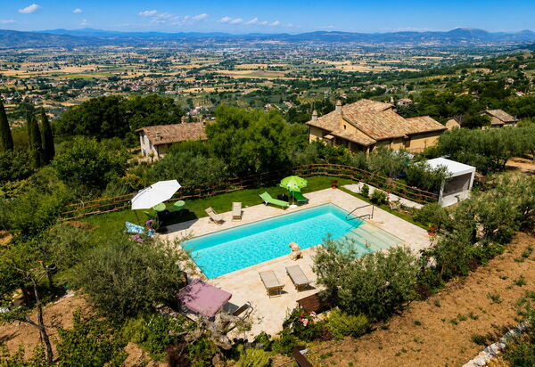 Il Paradiso tra Gli Ulivi: Autunno, Estate, Piscina, Primavera